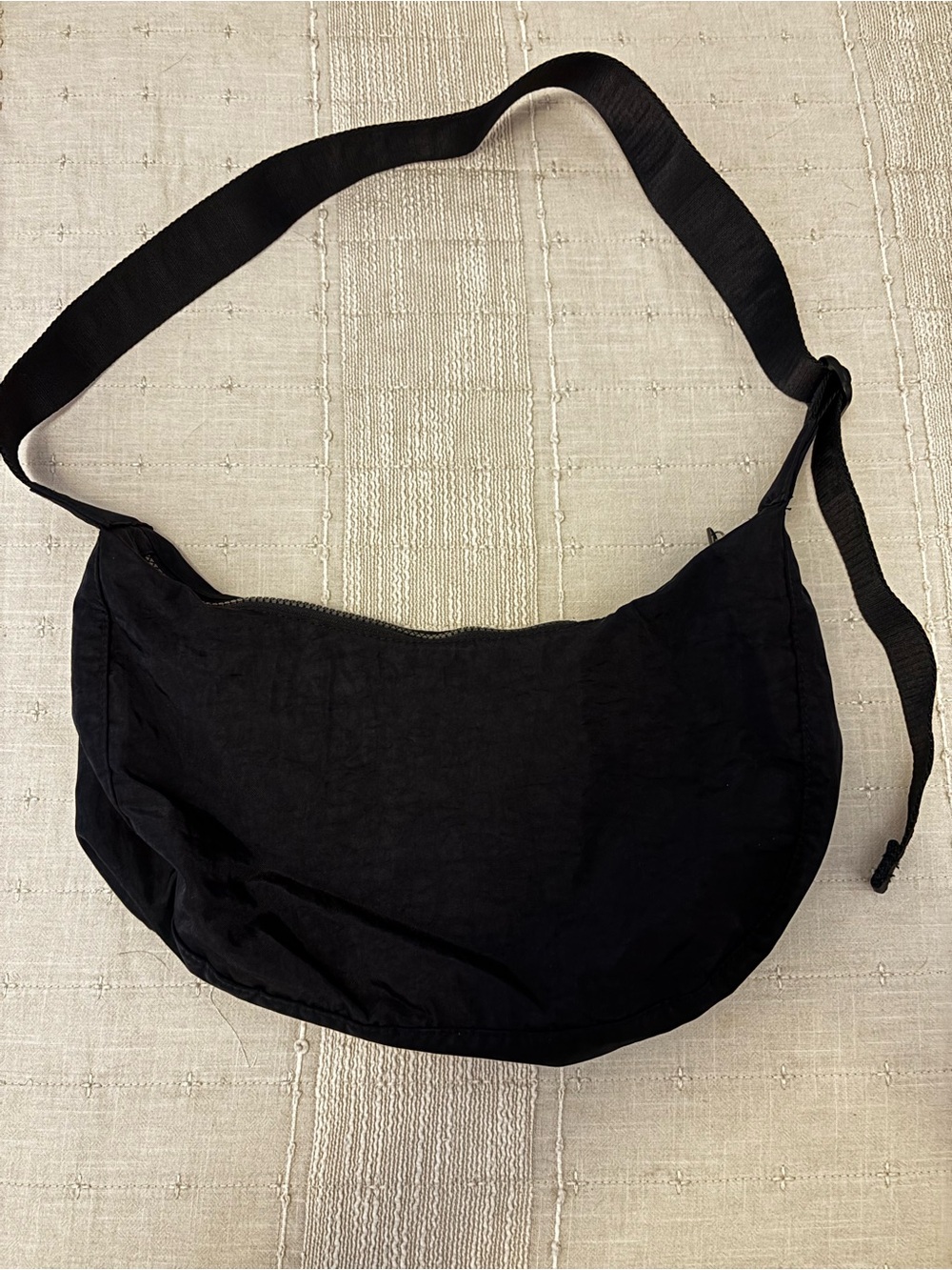 BAGGU Gudetama Medium crescent bag - Picture 3 of 3